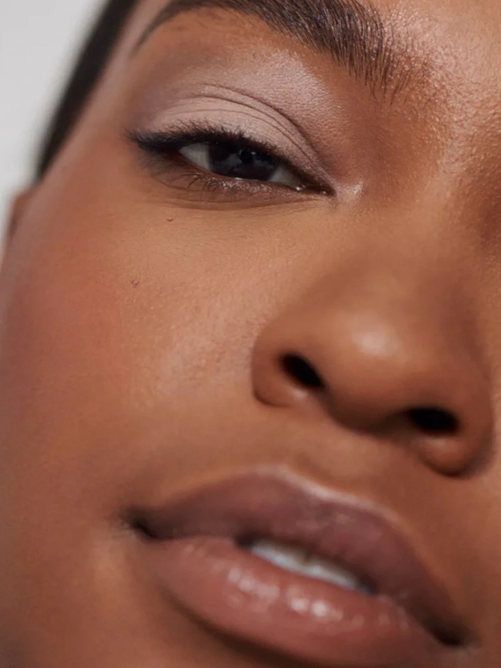 ILIA Cream-to-Powder Eyeshadow - Cork (Taupe)